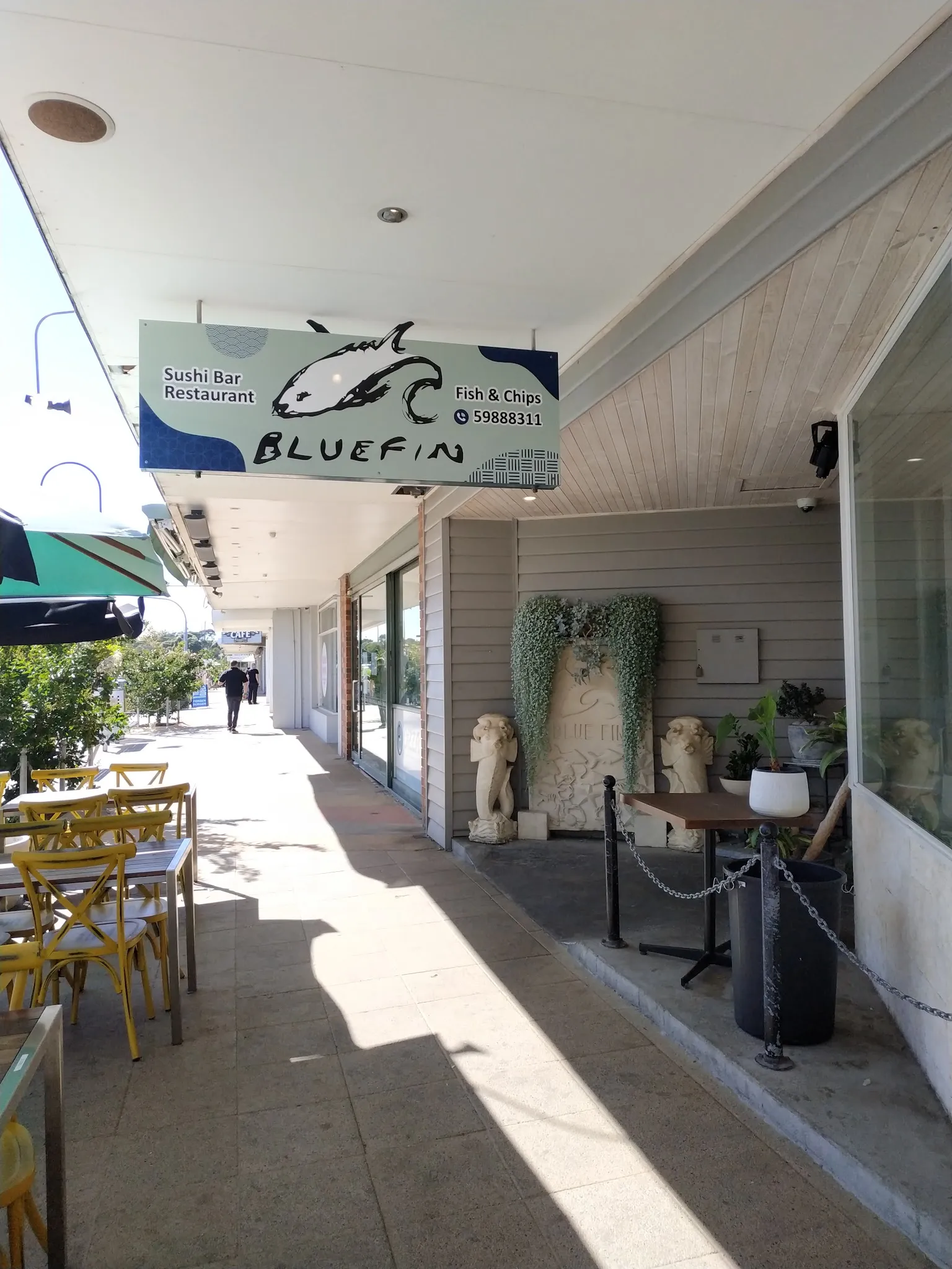 Exterior view of the Blue Fin Blairgowrie shopfront on Point Nepean Road
